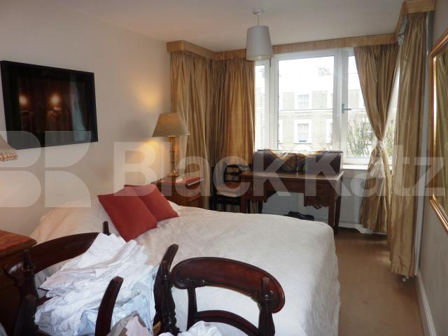 			MINS TO PORTOBELLO ROAD MARKETED!, 2 Bedroom, 1 bath, 1 reception Flat			 Oxford Gardens, LADBROKE GROVE